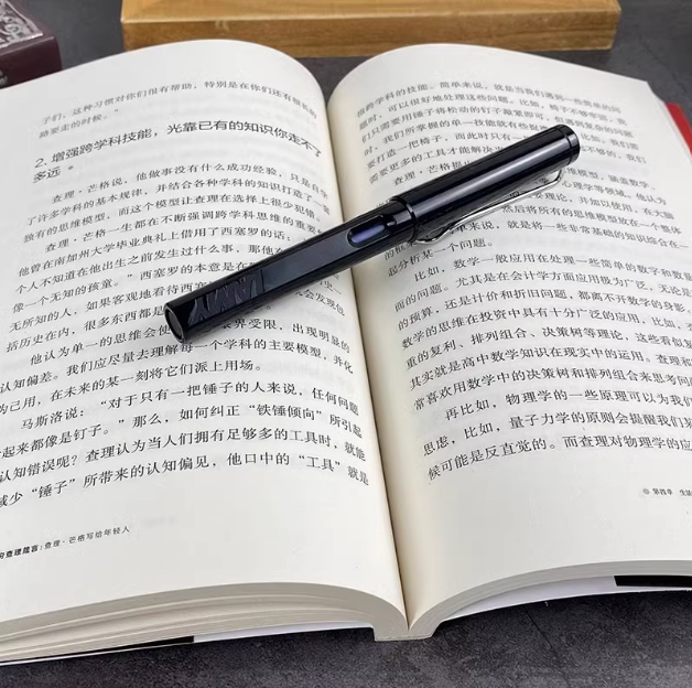 【买4送1】穷查理箴言 查理芒格写给年轻人